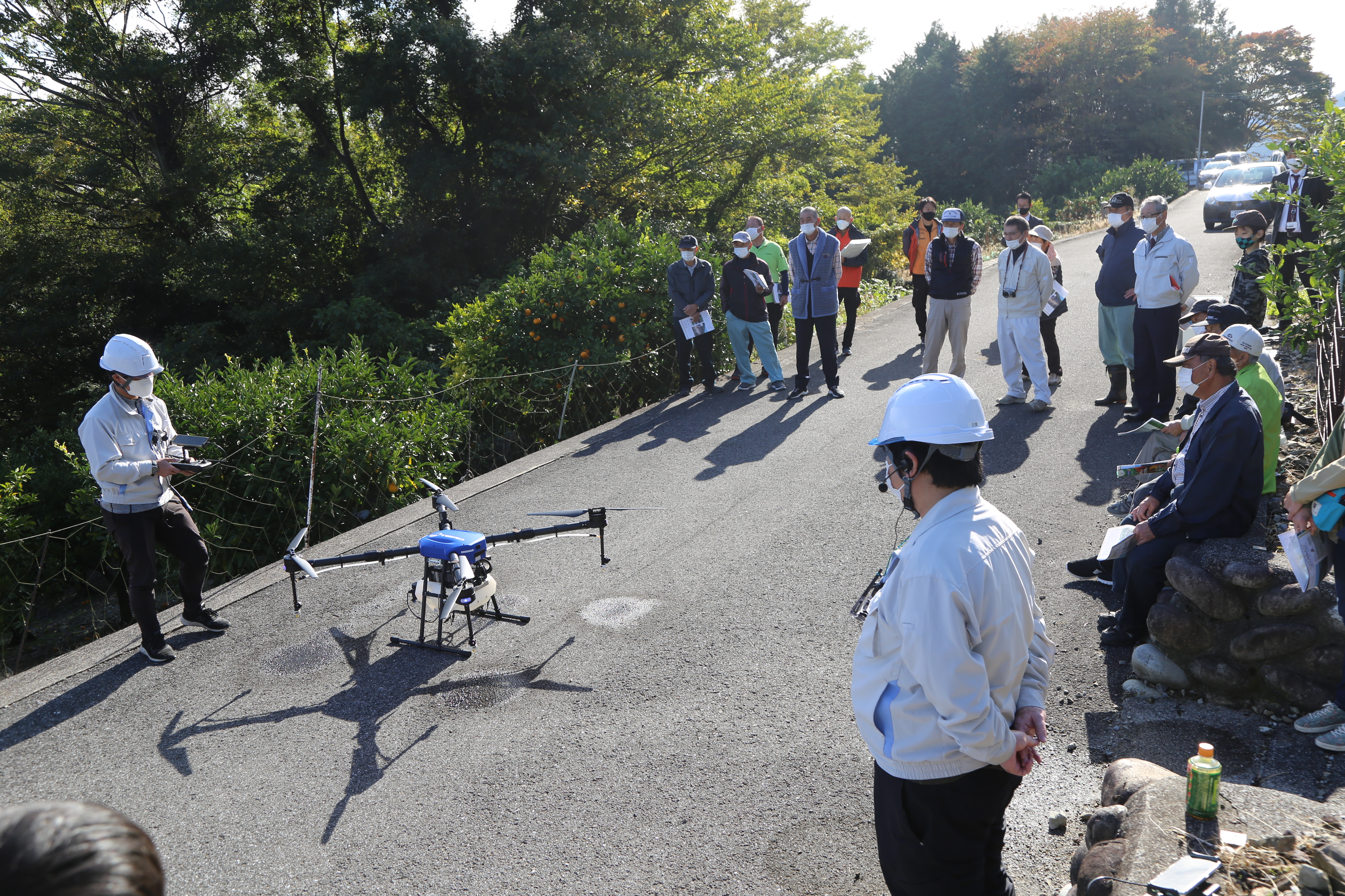 農薬散布の作業軽減へ　ドローンの実演会